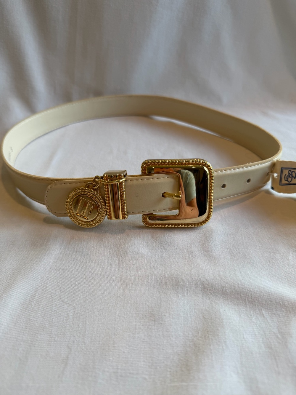 Leslie Fay Cream Leather Belt with Gold Rope-Edge Buckle and Charm